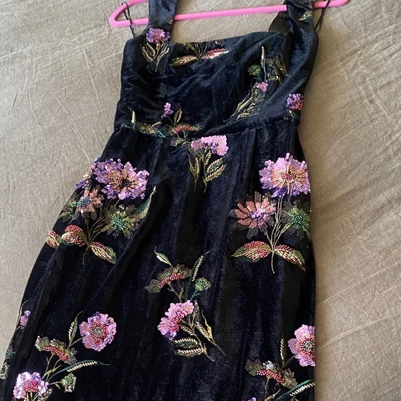 Elliatt Clio Embellished Velvet Sheath Gown - Picture 5 of 7